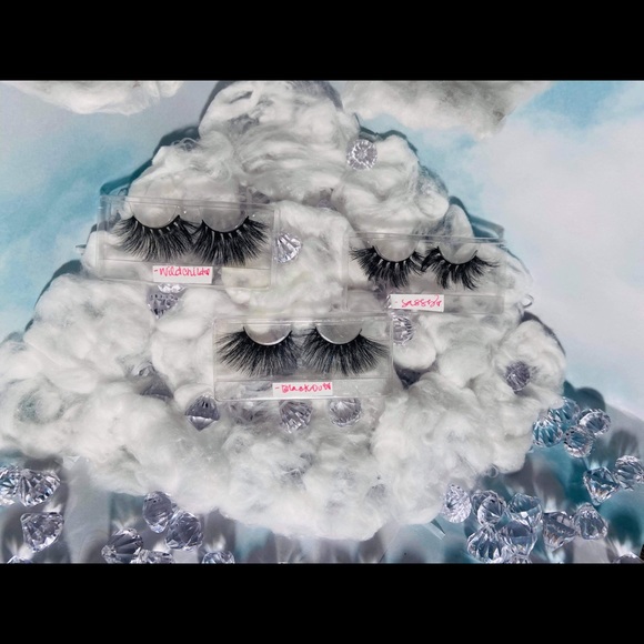 H.E.R Lashes - Picture 2 of 3
